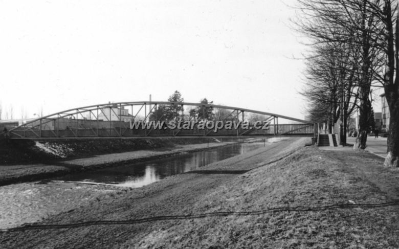 kolofikogvo (13).jpg - Modrý most na fotografii z 80.let 20.století. Pohled se vůbec do dnešních dnů nezměnil.